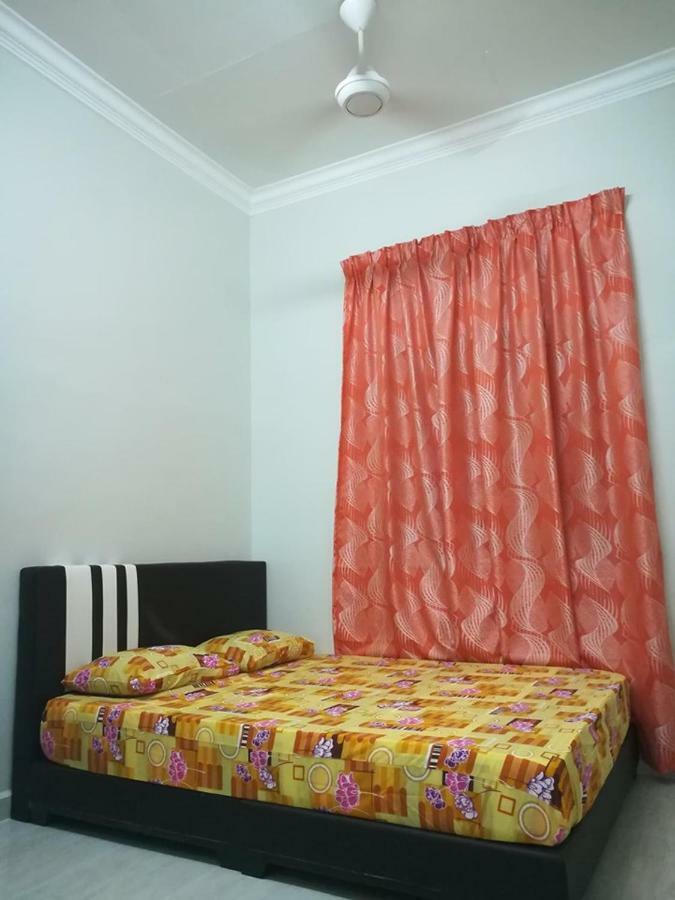 Homestay Damai Yusmila كُوالا تيرينغانو المظهر الخارجي الصورة